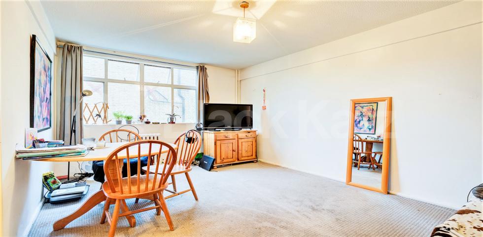 			1 Bedroom, 1 bath, 1 reception Flat			 Shepherds Bush Green, SHEPHERDS BUSH